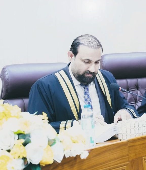 تدريسي في آداب العراقية يحصل على دبلوم التعليم العالي من جامعة إسطنبول