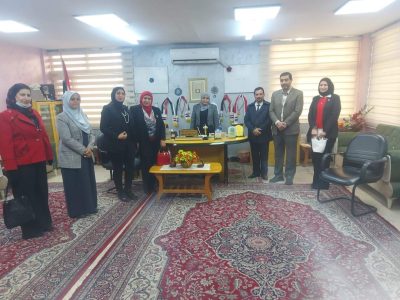 مجموعة من اساتيذ كلية الآداب يزورون دار العطاء 