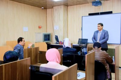 قسم اللغة الانكليزية في كلية الآداب يعقد اجتماعا 