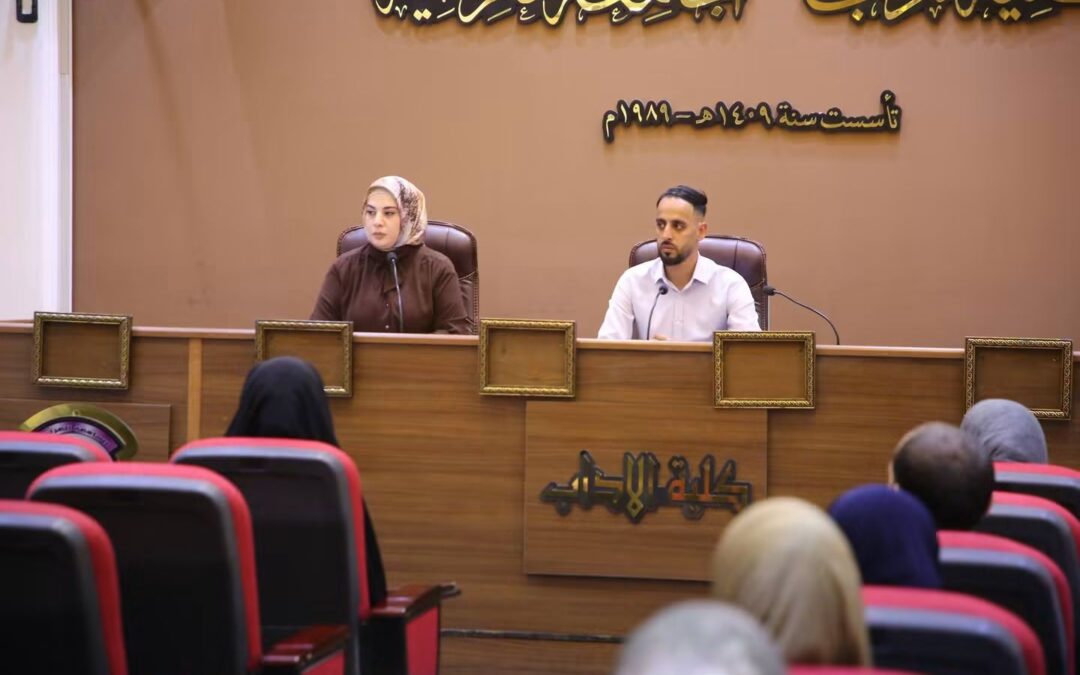 كلية الآداب تواصل حملتها التوعوية لتعزيز الوعي بمخاطر العصر الرقمي والاجتماعي لطلبة الدراسات العليا